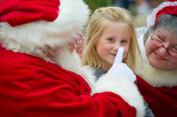 Little girl with Santa at the Promenade Chenal